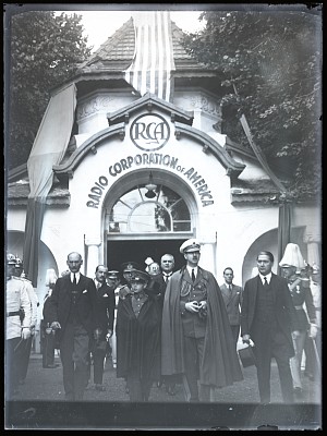 Regele Carol al II-lea și Mare Voievod Mihai la expoziția radio din Parcul Carol I