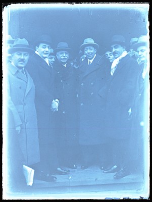 Nicolae Titulescu într-un grup