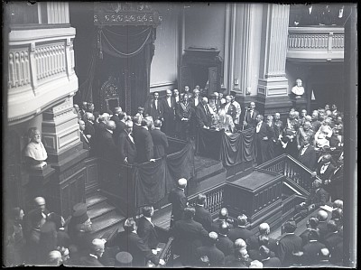 Sala de ședințe a Parlamentului României la 21 iulie 1927, a doua zi după decesul regelui Ferdinand