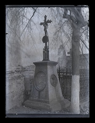 Monumentul funerar de la mormântul lui Costache Negri
