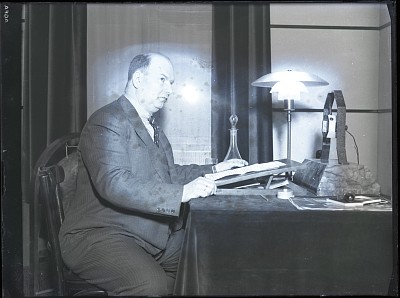 Ion Inculeț la biroul de lucru