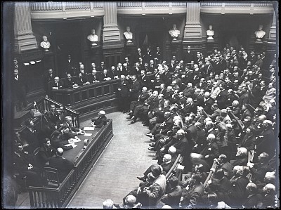 Adunare în Parlament