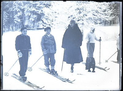 Regina Maria și Mihai copil, iarna la Sinaia