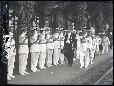 Primirea Prim-ministrului Gheorghe Tătărescu de trupele militare