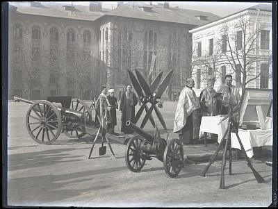 Preoți la ceremonia de depunere a jurământului noilor ofițeri