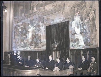 Regele Carol al II-lea la o întrunire a Guvernului
