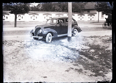 Automobil Ford Deluxe