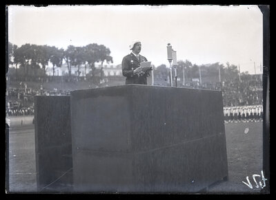 Majestatea Sa, Regele Carol al II-lea, ține un discurs de Ziua Restaurației, pe Stadion O.N.E.F.