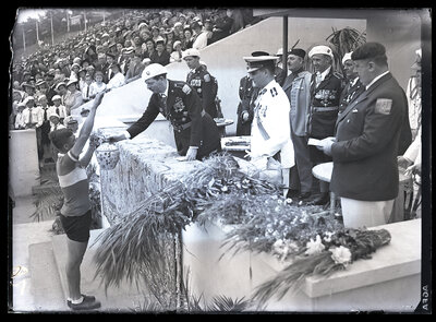 Majestățile Sale, Regele Carol al II-lea și Mare Voievod de Alba Iulia Mihai, participă la festivitățile dedicate Zilei Restaurației pe Stadion O.N.E.F.