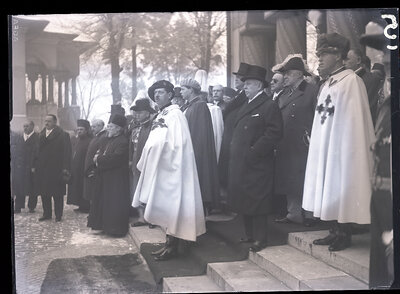 Majestățile Sale, Regele Carol al II-lea și Mare Voievod de Alba Iulia Mihai, participă la slujba religioasă de Anul Nou la Patriarhie