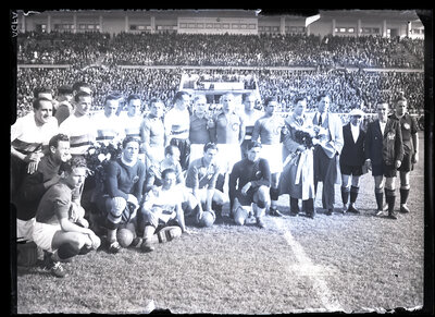 Echipele naționale de fotbal, România și Iugoslavia, înaintea începerii meciului