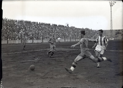 Meci de fotbal dintre Ripensia Timișoara și Ferencvaros, pe Stadionul Venus