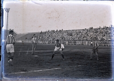 Meci de fotbal între Rapid București și Ferencvaros, pe Stadion Venus