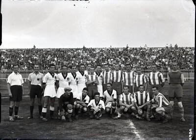 Echipele de fotbal Venus București și Ferencvaros, pe Stadion Venus