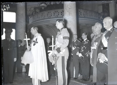 Majestățile Sale, Regele Carol al II-lea și Mare Voievod Mihai, participă la ceremonia de promulgare a Noii Constituții