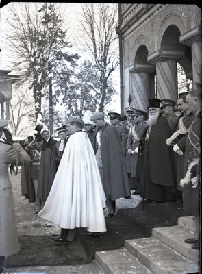 Majestățile Sale, Regele Carol al II-lea și Mare Voievod de Alba Iulia Mihai, participă la slujba religioasă de Anul Nou la Patriarhie