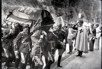 Cortegiul funerar al reginei Maria în Gara Sinaia
