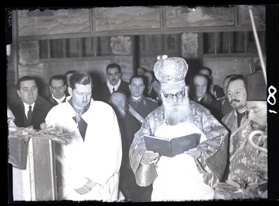 Majestatea Sa, Regele Carol al II-lea, la sfințirea bisericii regale de la Sinaia