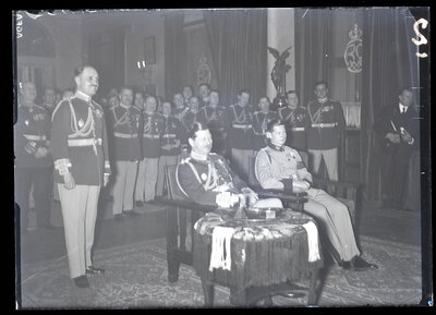 Spectacol de teatru în cadrul Sărbătorii Regimentului de Gardă "6 Mihai Viteazul" în prezența Majestăților Sale, Regele Carol al II-lea și Mare Voievod Mihai