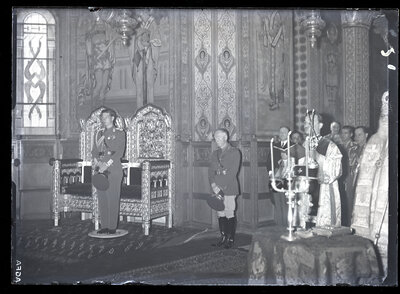 M.S. Regele Mihai I și generalul Ion Antonescu la Te Deum-ul prilejuit cu ocazia ceremoniei de încoronare