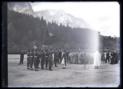 Majestățile Sale, Regele Carol al II-lea și Mare Voievod Mihai, la festivitatea de înaintare în grad, Sinaia