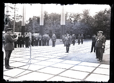 Regele Carol al II-lea și Mare Voievod Mihai, la un eveniment militar